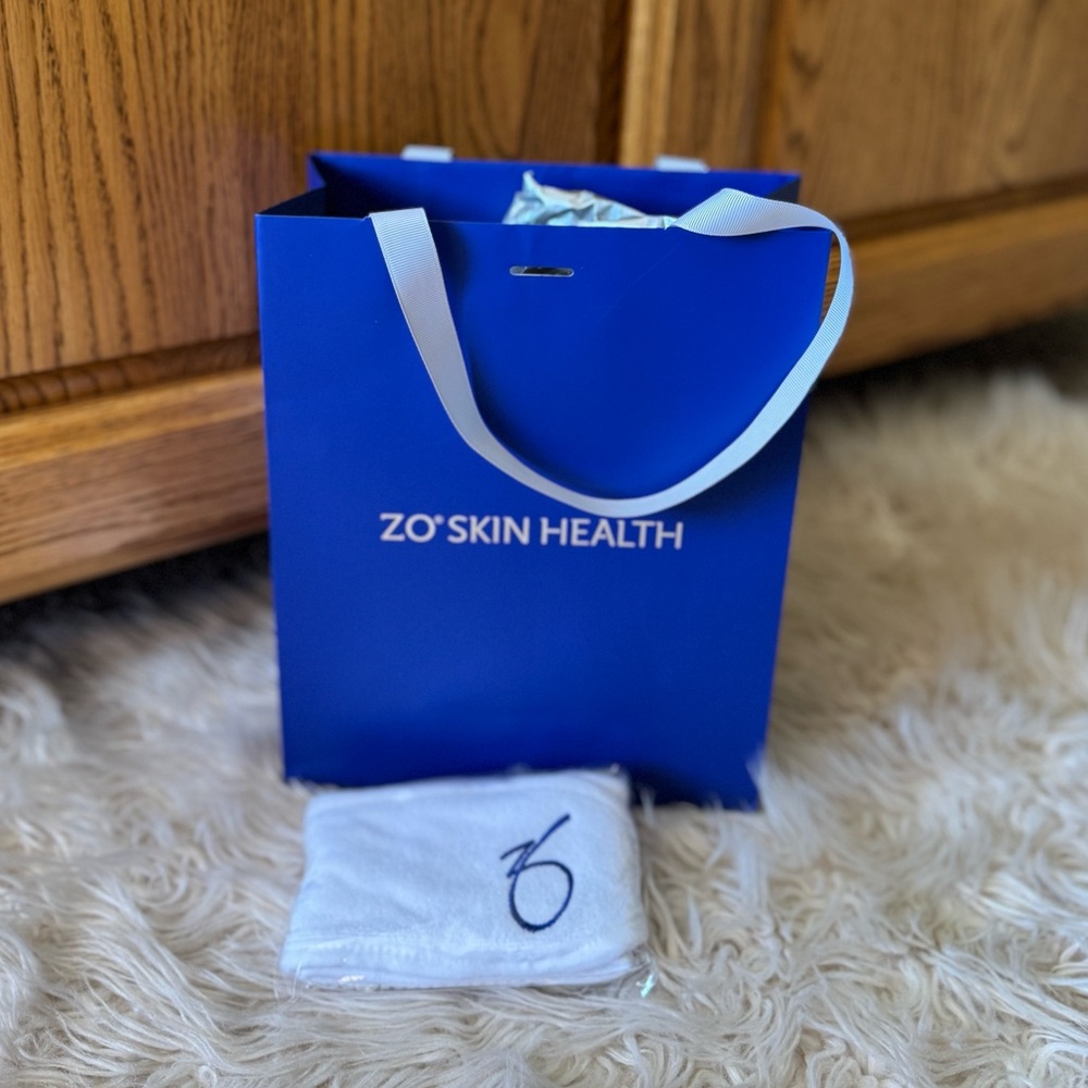ZO Skin Health Headband + Gift Bag - Picture 2 of 5